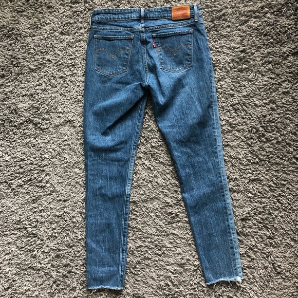 Levi’s 711 patches frayed hem light / medium wash - Picture 5 of 6